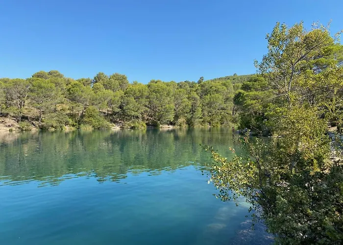 Jolie maison de village, à 2 min à pied du lac d\'Esparron de Verdon