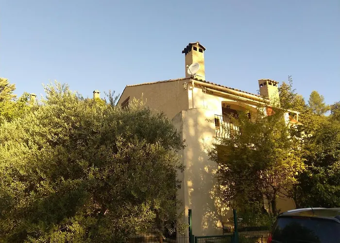 Jolie maison de village, à 2 min à pied du lac d\'Esparron de Verdon